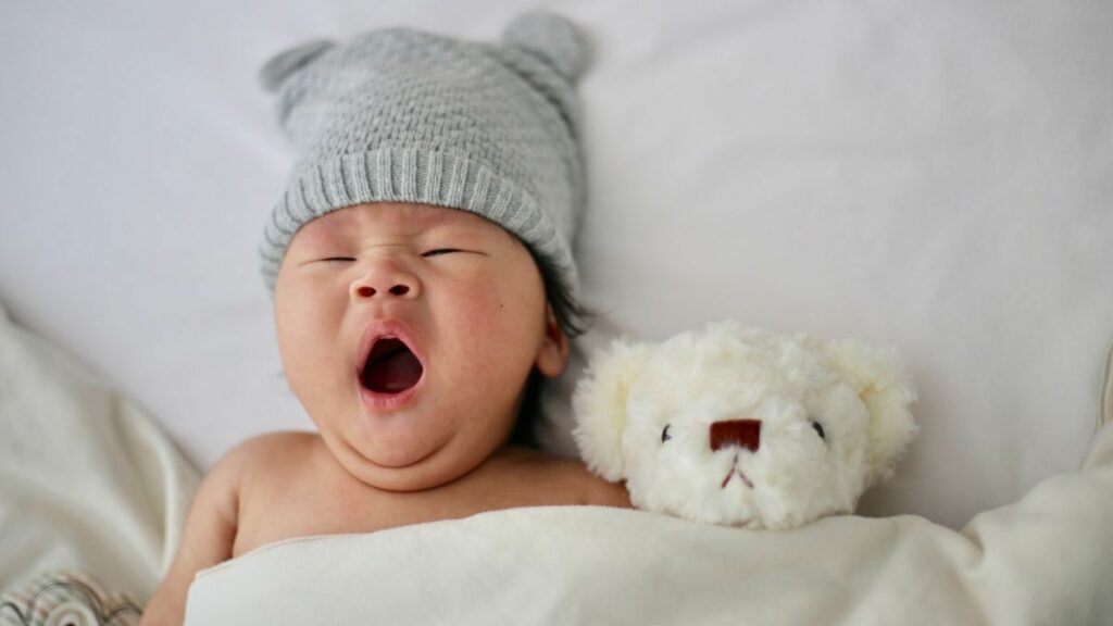 Sumber : Illustration of the need for proper baby sleep (Unsplash/Minnie Zhou)